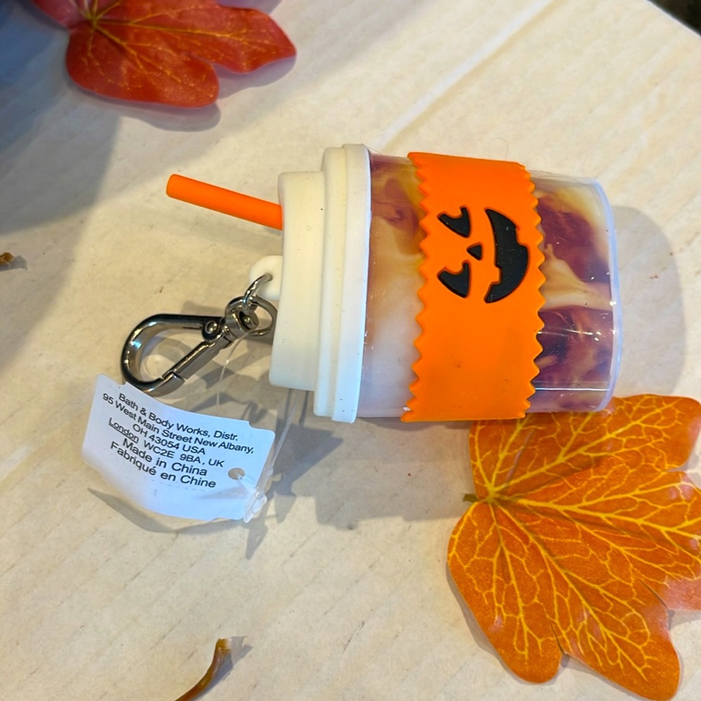 🎃BBW🎃PUMPKIN FACED LATTE W/STRAW HAND SANITIZER HOLDER, WITH CLIP NWT - Picture 2 of 3